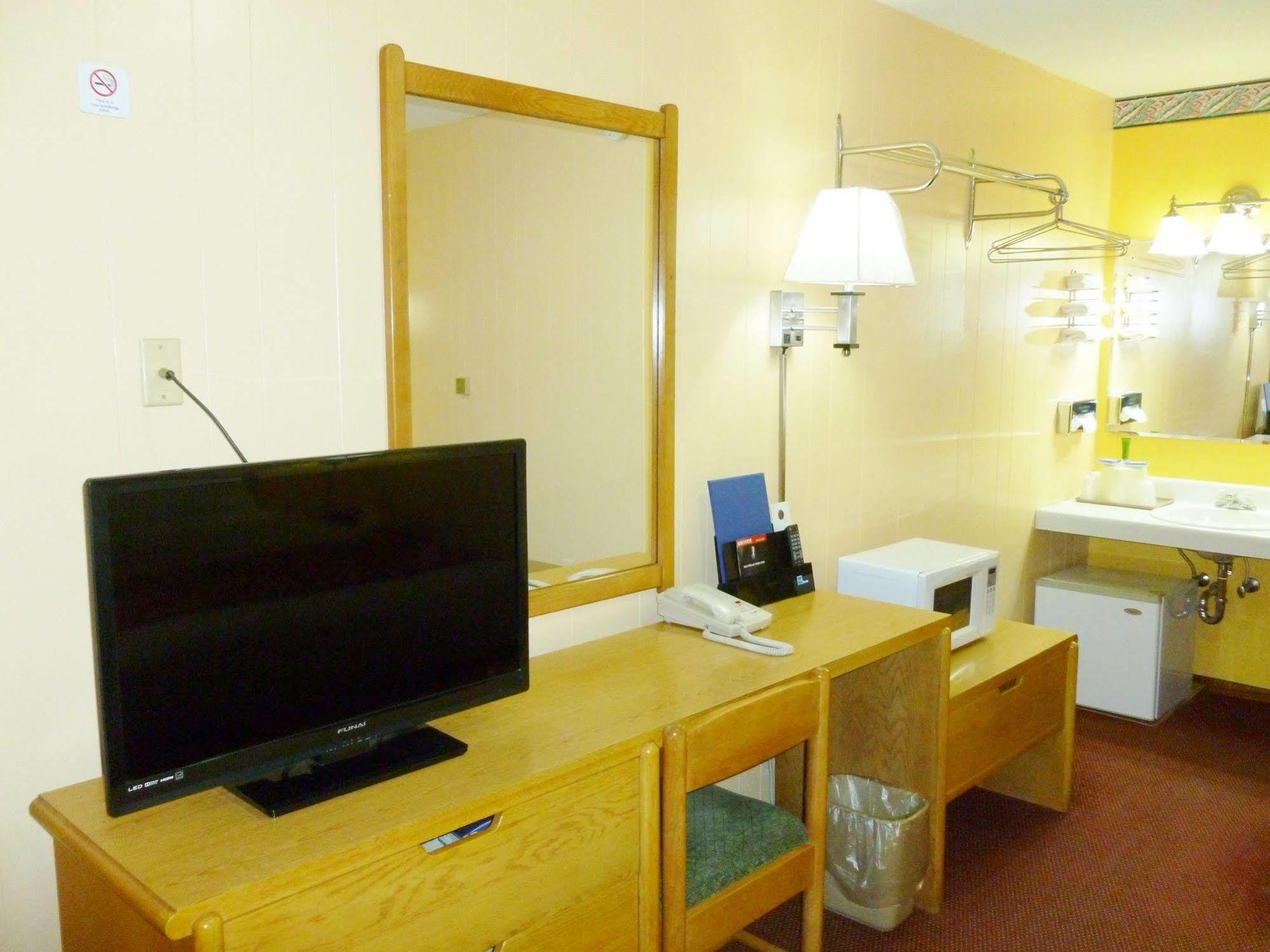 Royal Rest Motel Chariton Екстер'єр фото