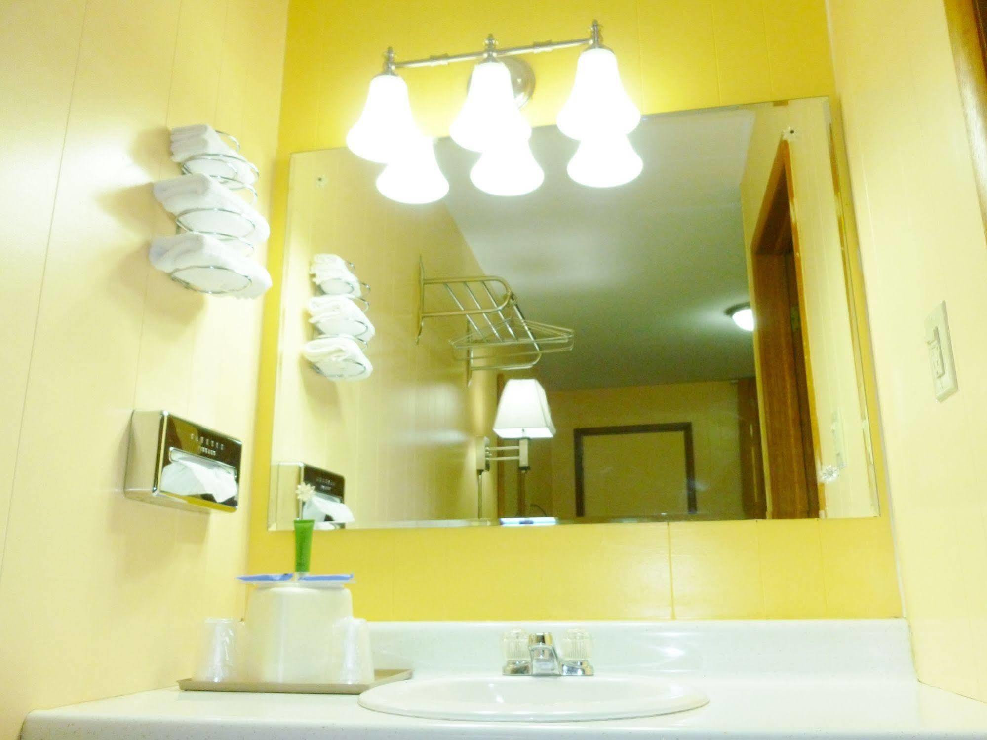 Royal Rest Motel Chariton Екстер'єр фото